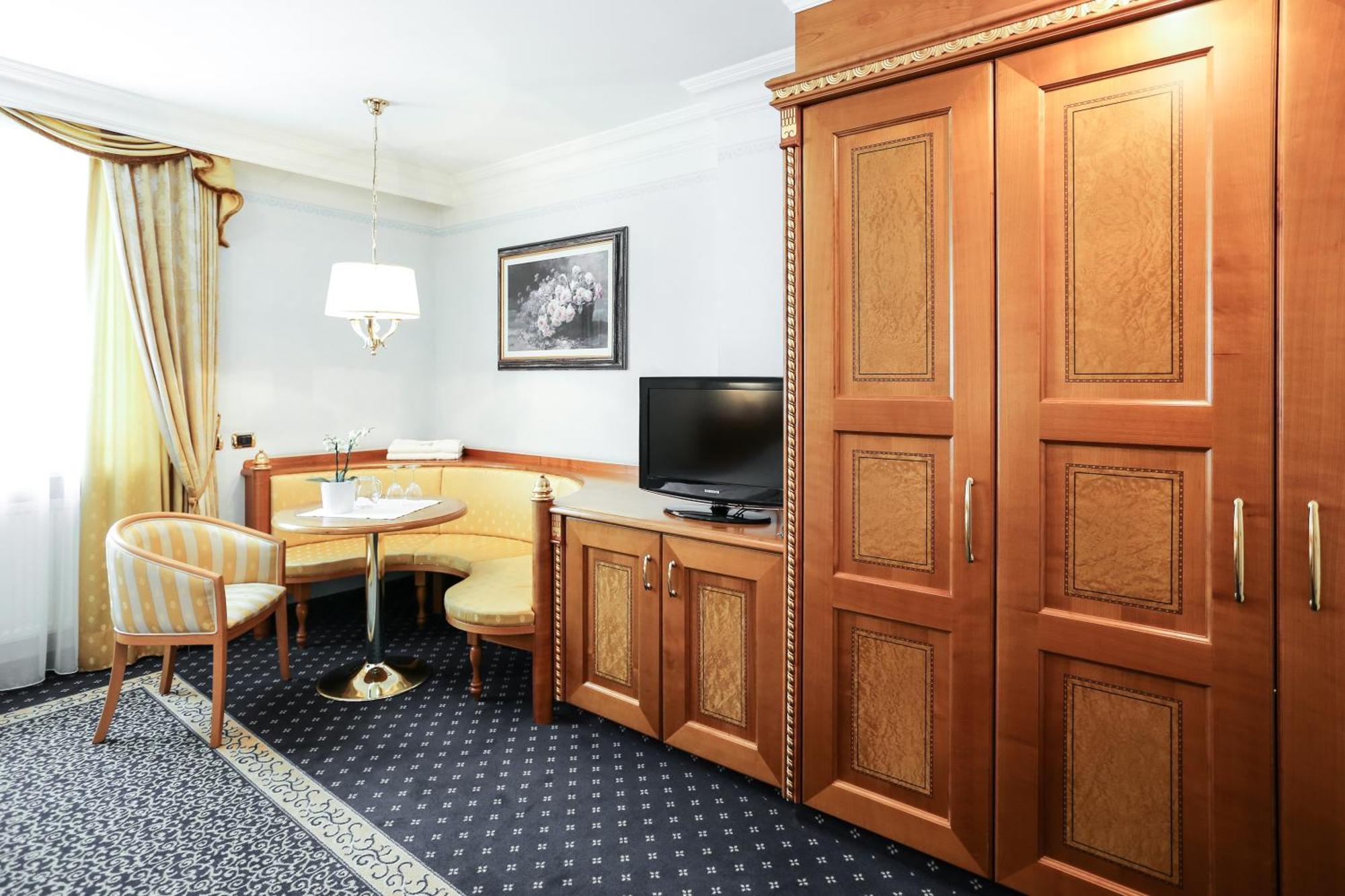 Cityhotel Goldener Adler B&B Кьюза Экстерьер фото