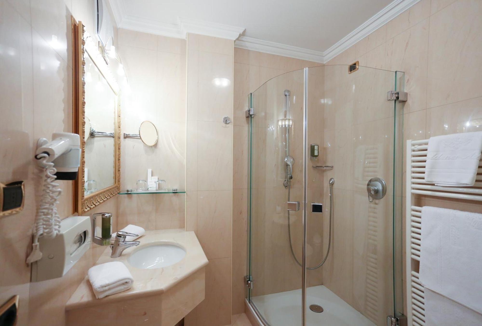 Cityhotel Goldener Adler B&B Кьюза Экстерьер фото