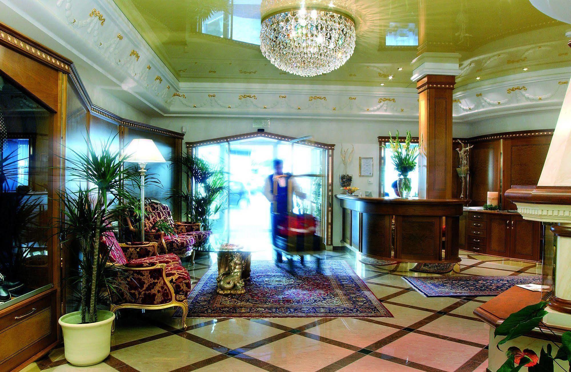 Cityhotel Goldener Adler B&B Кьюза Экстерьер фото